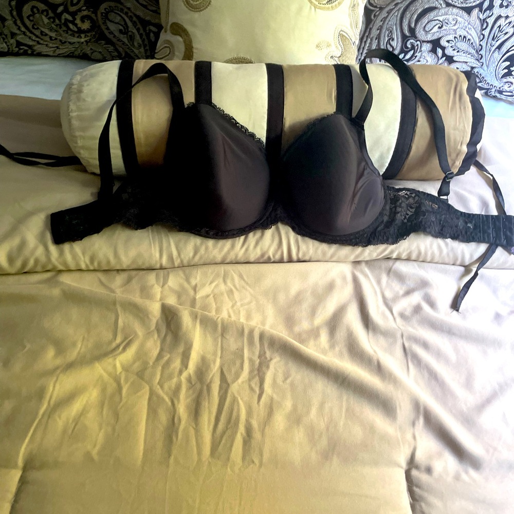 Victoria Secret; Black Laced Bra 34F